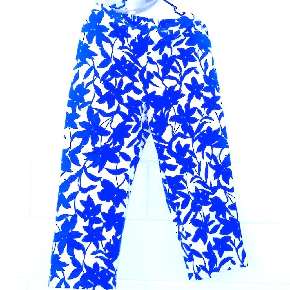Naturally yours Honolulu blue floral Capri pants